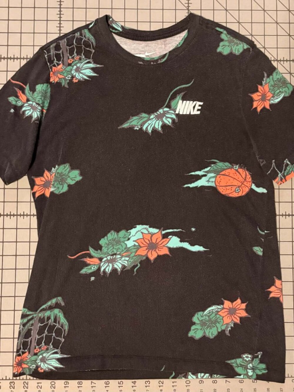 Nike Tee Mens M Black Tropical Floral Basketball All Over Print Embroidered Logo
